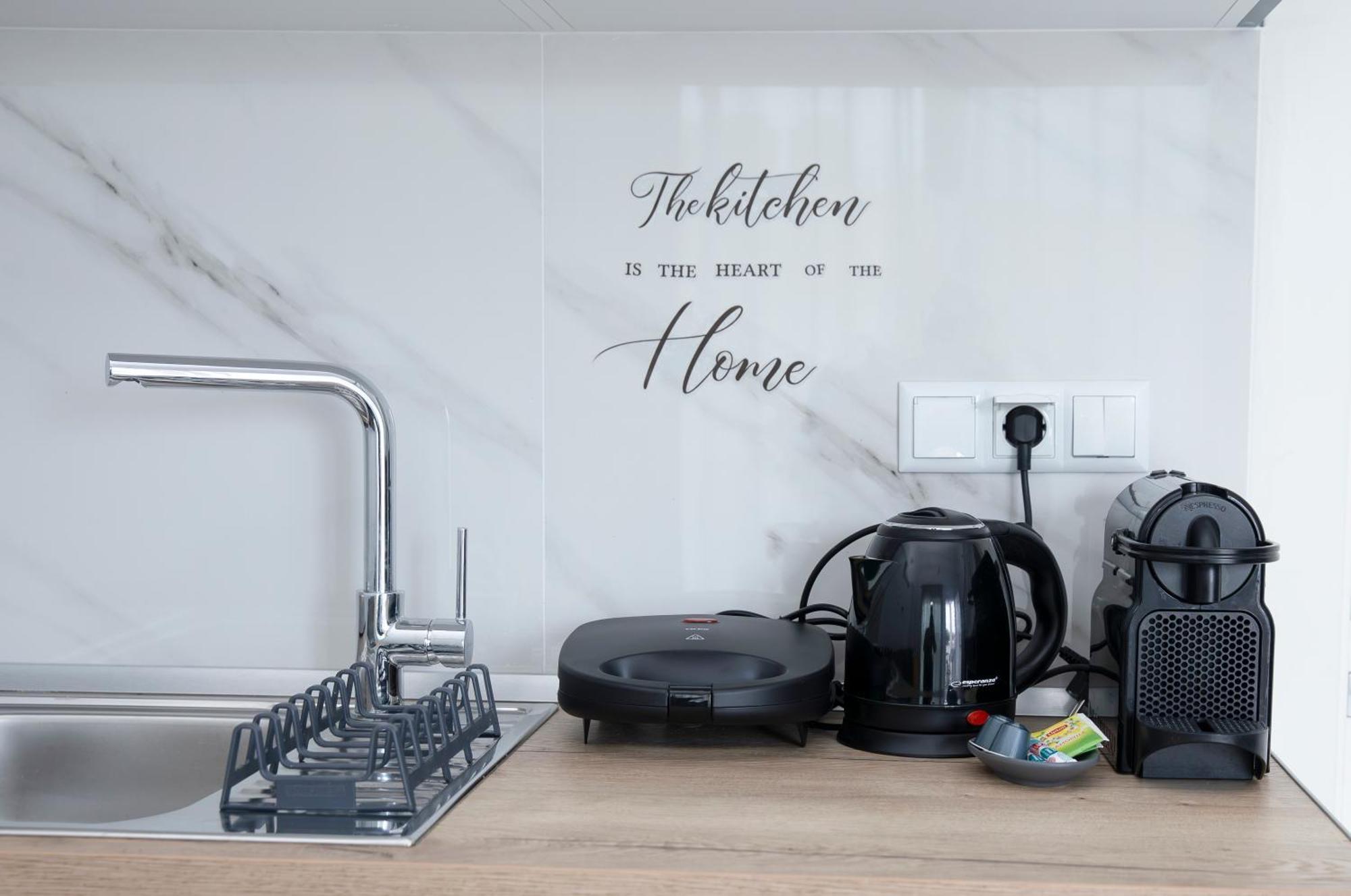 E&S Balaska Apartments Кавала Екстериор снимка